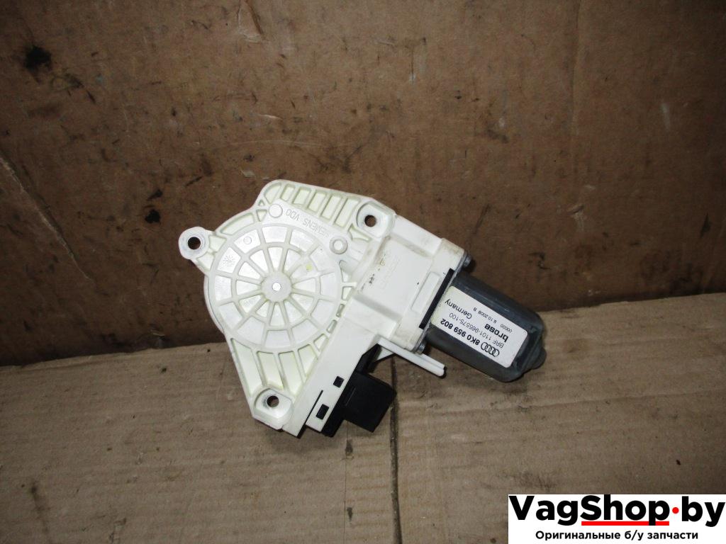 моторчик стеклоподъемника передний правый Audi A4 B8/8K 2009, 1.8 л., TFSI, CDH, бензин, МКПП, черный, седан, передний привод, 8K0959802 - фото №1