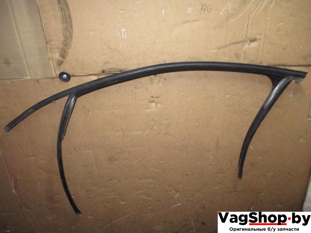 направляющая стекла Audi A4 B8/8K 2009, 1.8 л., TFSI, CDH, бензин, МКПП, черный, седан, передний привод, 8K0837439E, 8K0837440E - фото №1