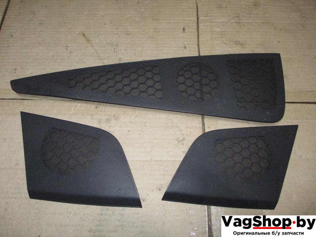 сетка на динамик Audi A4 B8/8K 2009, 1.8 л., TFSI, CDH, бензин, МКПП, черный, седан, передний привод, 8T0857227, 8T1819636, 8T0857228 - фото №1