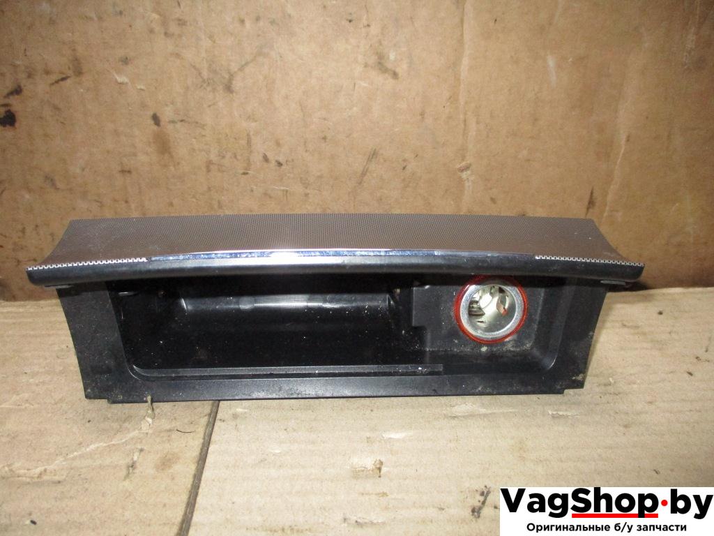 пепельница Volkswagen Passat B6 2006, 2.0 л., TFSI, BWA, бензин, МКПП, серый, универсал, передний привод, 3C0863284A, 3C0857961A - фото №1