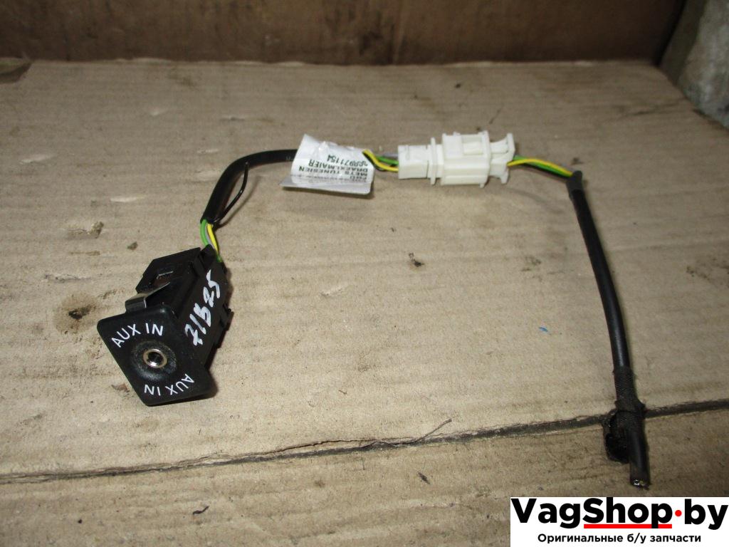 разъем AUX / USB Volkswagen Passat B6 2008, 2.0 л., TDi, BMP, дизель, МКПП, серебро, универсал, передний привод, 5M0035724 - фото №1