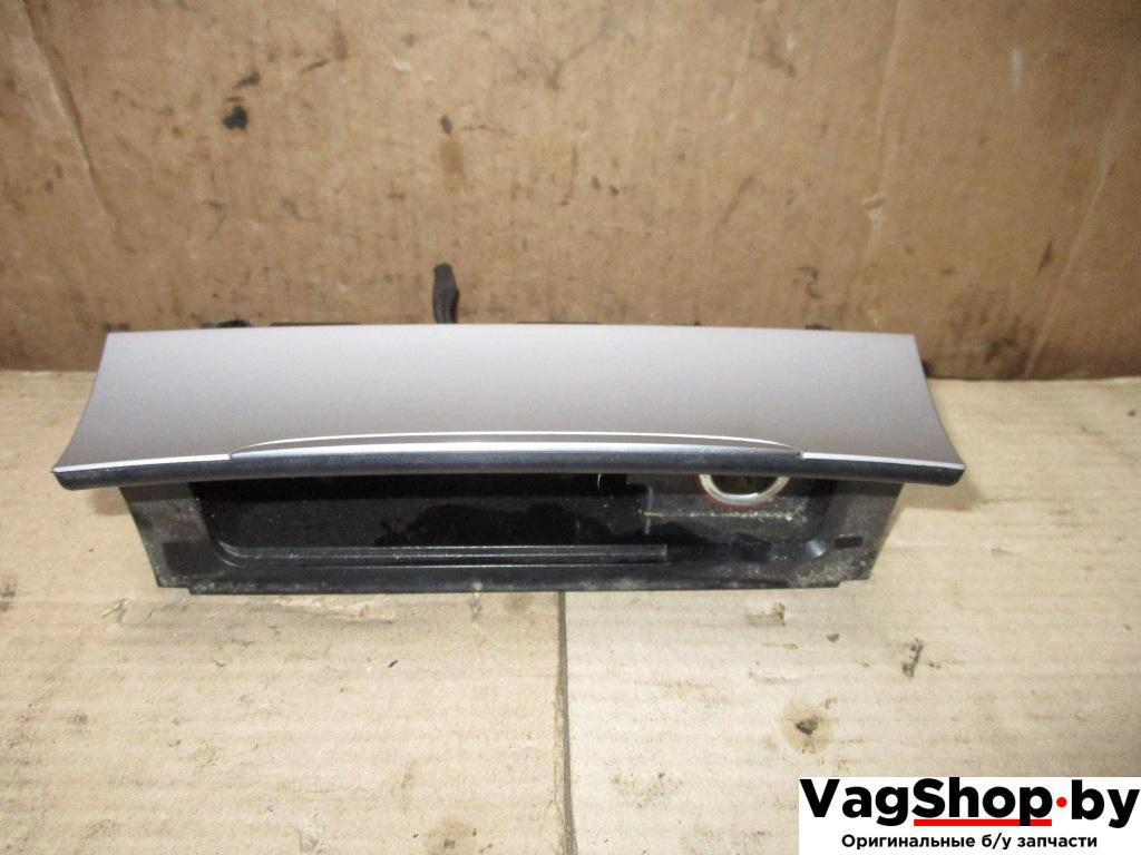 пепельница Volkswagen Passat B6 2008, 2.0 л., TDi, BMP, дизель, МКПП, серебро, универсал, передний привод, 3C0863284G, 3C0857961G - фото №1