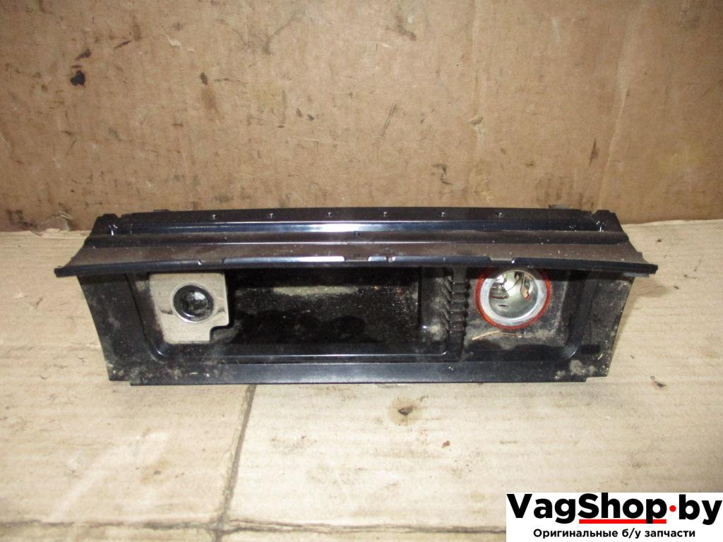 пепельница Volkswagen Passat B6 2006, 2.0 л., TFSI, BWA, бензин, МКПП, серый, универсал, передний привод, 3C0863284A, 3C0857961A - фото №1