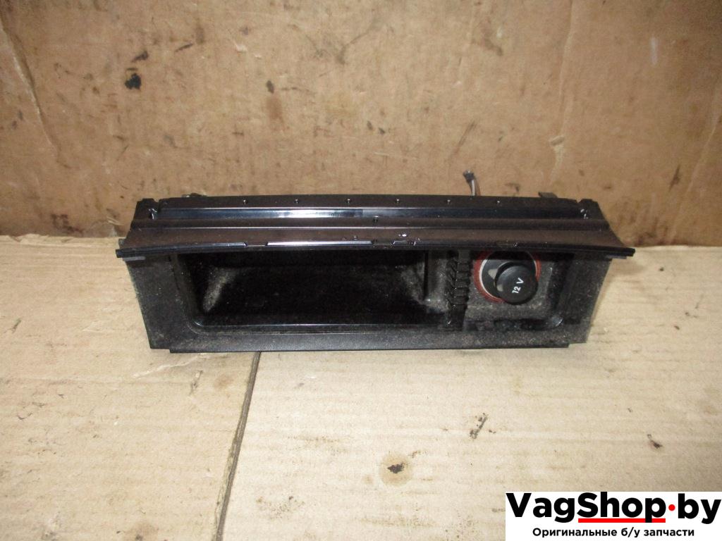 пепельница Volkswagen Passat B6 2009, 2.0 л., TDi, CBA, дизель, АКПП, серебро, седан, передний привод, 3C0863284G, 3C0857961G - фото №1