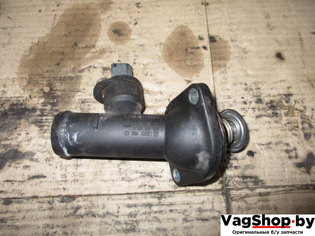 корпус термостата Volkswagen Passat B6 2008, 2.0 л., TDi, BMP, дизель, МКПП, черный, универсал, полный привод, 03L121121A - фото №1