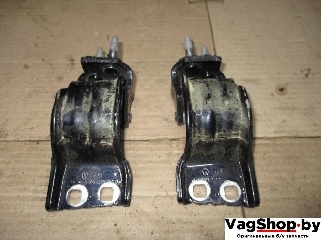 петля крышки багажника Volkswagen Passat B6 2008, 2.0 л., TDi, BMP, дизель, МКПП, черный, универсал, полный привод, 3C0827301D, 3C0827302D - фото №1