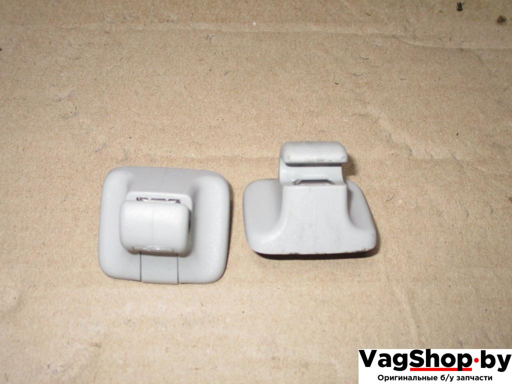 Крепление (крючок) солнцезащитного козырька Volkswagen Passat B6 2008, 2.0 л., TDi, BMP, дизель, МКПП, черный, универсал, полный привод, 1K0857561B - фото №1