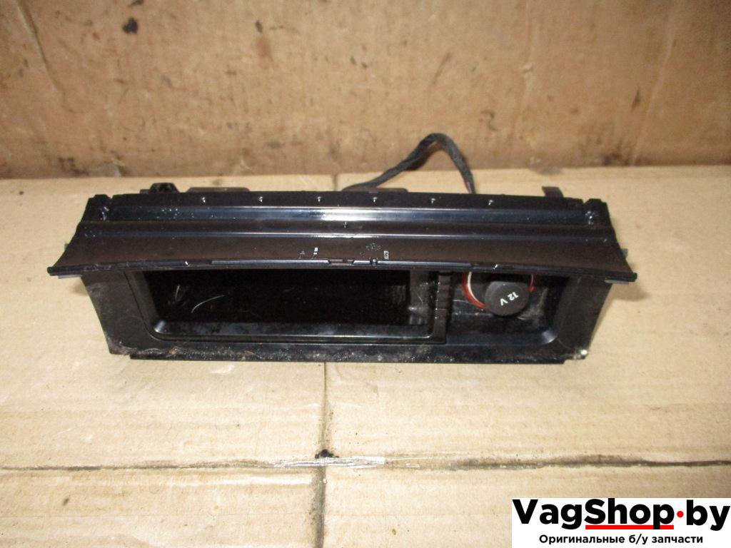 пепельница Volkswagen Passat B6 2008, 2.0 л., TDi, BMP, дизель, МКПП, черный, универсал, полный привод, 3C0863284G, 3C0857961G - фото №1