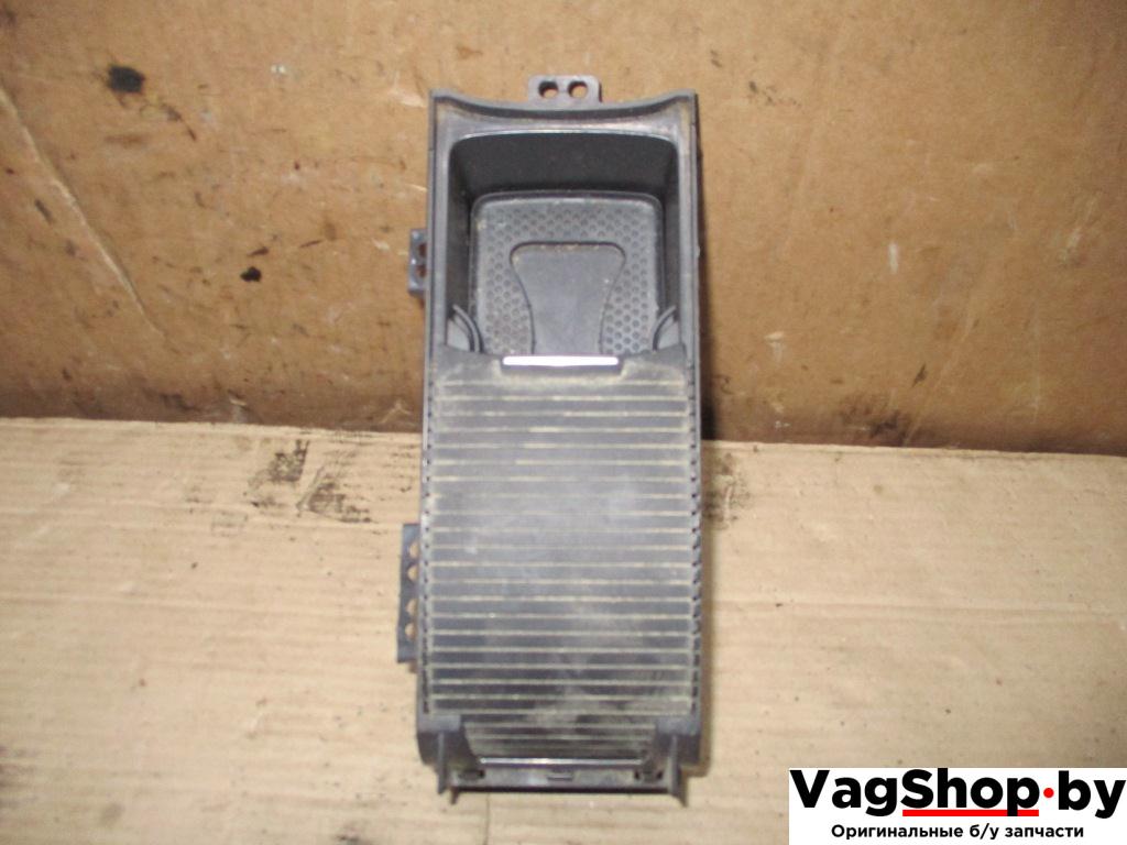 бардачок Volkswagen Golf Plus 1 поколение 2007, 1.9 л., TDi, BLS, дизель, МКПП, серебро, хетчбэк 5 дв., передний привод, 5M0862534D - фото №1