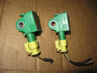 датчик удара Volkswagen Touran 2 2011, 2.0 л., TDi, CFJ, дизель, АКПП, черный, минивэн, передний привод, 5N0959351