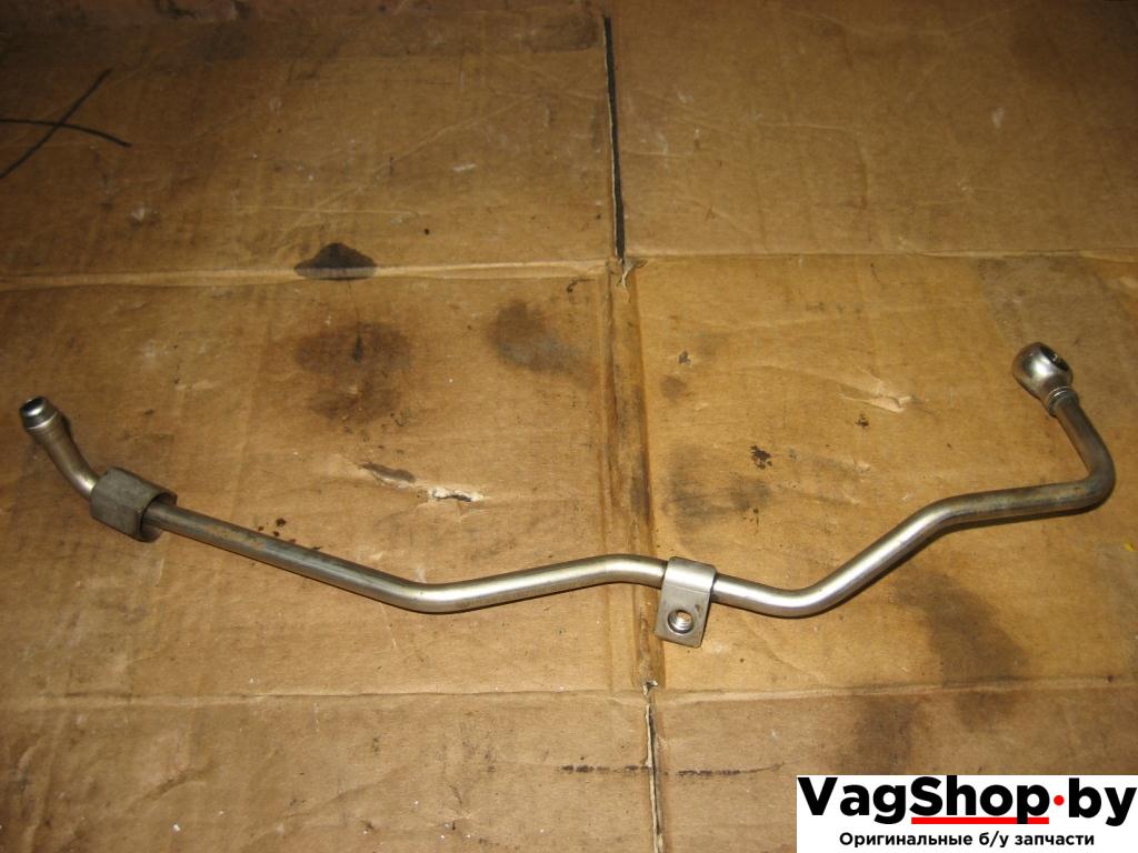 масляная трубка турбины Volkswagen Touran 2 2011, 2.0 л., TDi, CFJ, дизель, АКПП, черный, минивэн, передний привод, 03L145771AB - фото №1