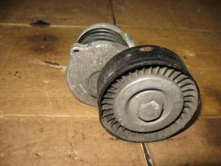 натяжитель Volkswagen Touran 2 2011, 2.0 л., TDi, CFJ, дизель, АКПП, черный, минивэн, передний привод, 038903315AH