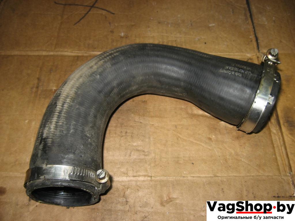 патрубок интеркулера Volkswagen Touran 2 2011, 2.0 л., TDi, CFJ, дизель, АКПП, черный, минивэн, передний привод, 1K0145834AP - фото №1