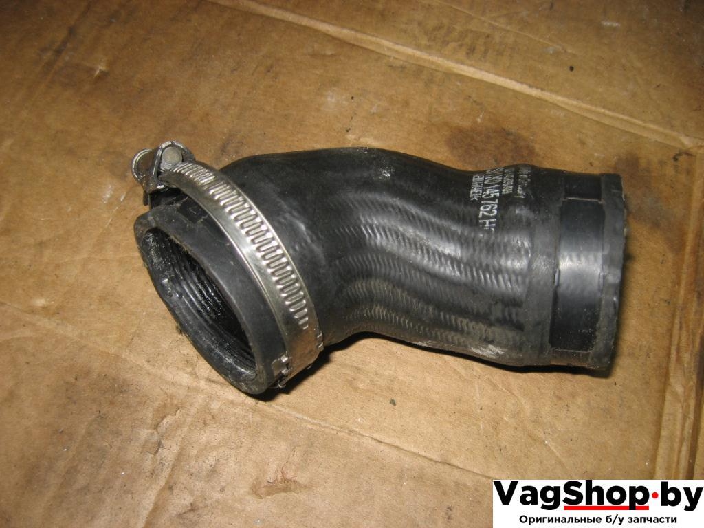 патрубок интеркулера Volkswagen Touran 2 2011, 2.0 л., TDi, CFJ, дизель, АКПП, черный, минивэн, передний привод, 1K0145838AH - фото №1