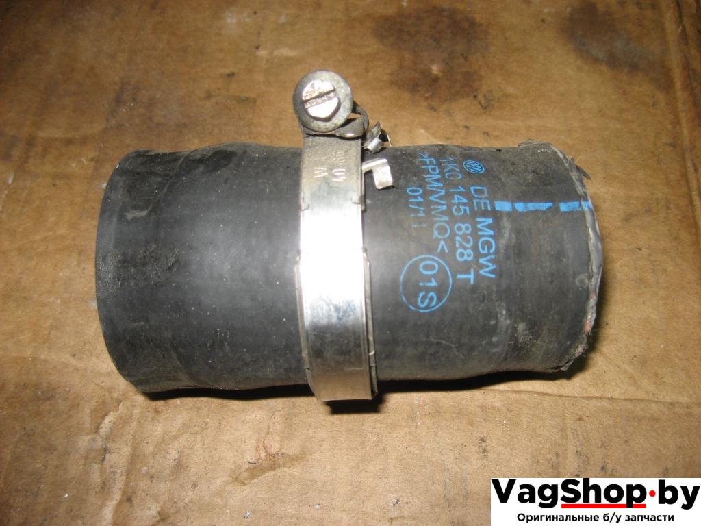 патрубок интеркулера Volkswagen Touran 2 2011, 2.0 л., TDi, CFJ, дизель, АКПП, черный, минивэн, передний привод, 1K0145828T - фото №1