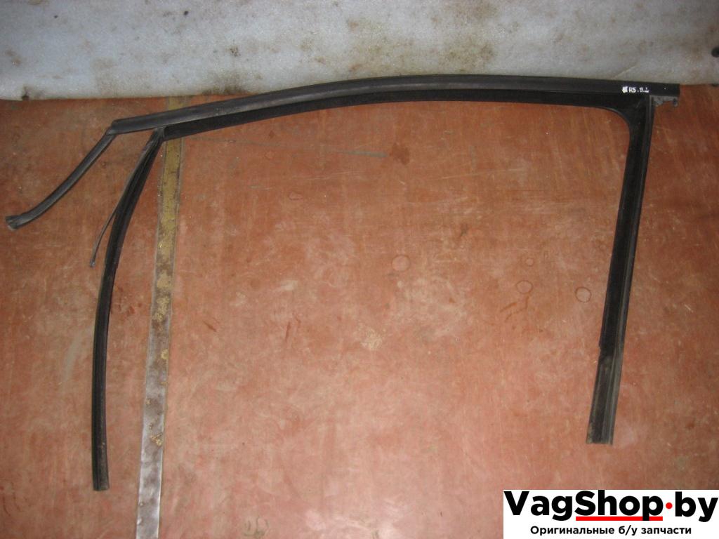 направляющая стекла Volkswagen Touran 2 2011, 2.0 л., TDi, CFJ, дизель, АКПП, черный, минивэн, передний привод, 1T0837431G, 1T0837432G - фото №1