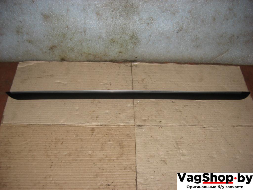 накладка декоративная Volkswagen Touran 2 2011, 2.0 л., TDi, CFJ, дизель, АКПП, черный, минивэн, передний привод, 1T0867450C - фото №1