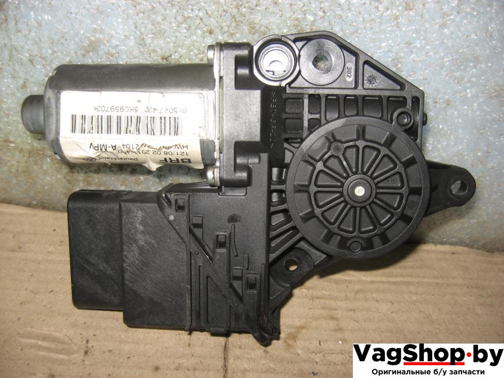 моторчик стеклоподъемника задний левый Volkswagen Touran 2 2011, 2.0 л., TDi, CFJ, дизель, АКПП, черный, минивэн, передний привод, 5K0959703A, 5K0959795 - фото №1