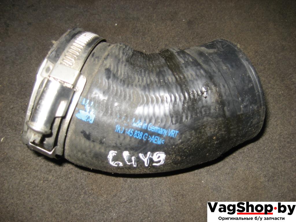 патрубок интеркулера Volkswagen Passat B6 2006, 2.0 л., TFSI, BWA, бензин, МКПП, серый, универсал, передний привод, 1K0145838G - фото №1