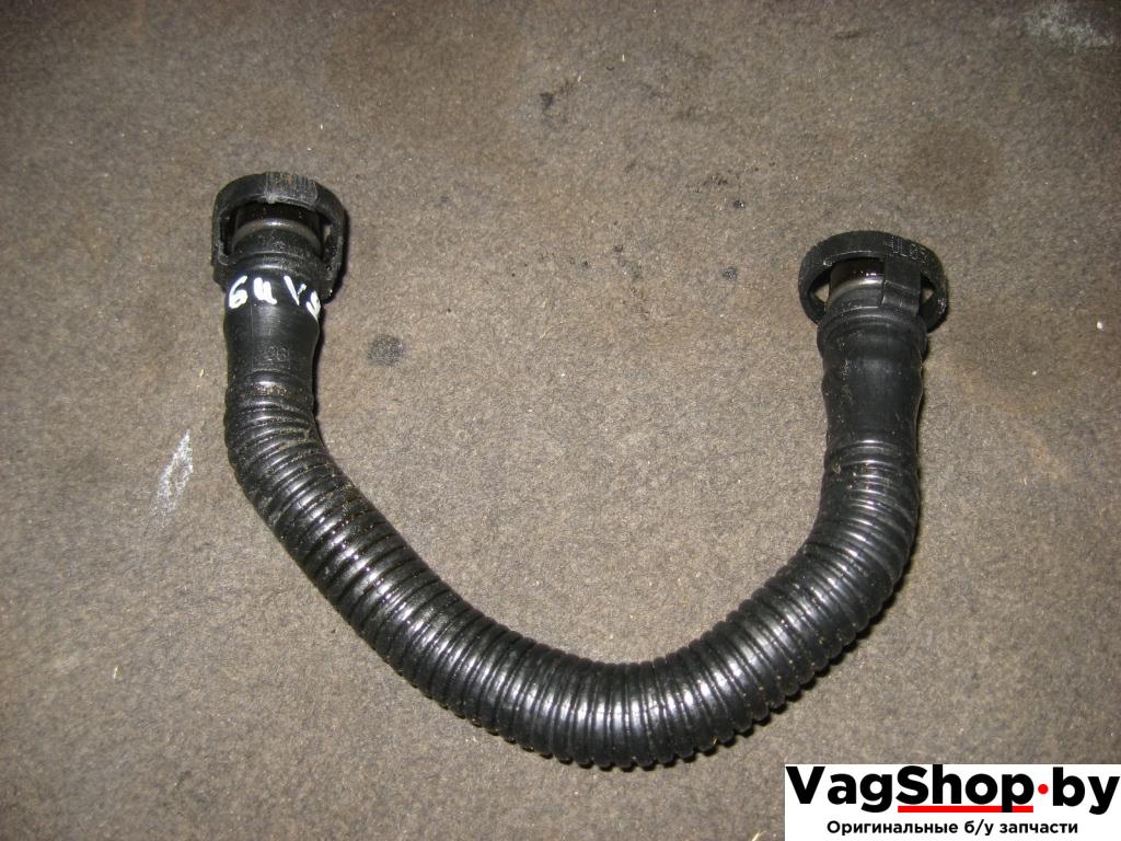 патрубок вентиляции картера Volkswagen Passat B6 2006, 2.0 л., TFSI, BWA, бензин, МКПП, серый, универсал, передний привод, 06F103221E - фото №1