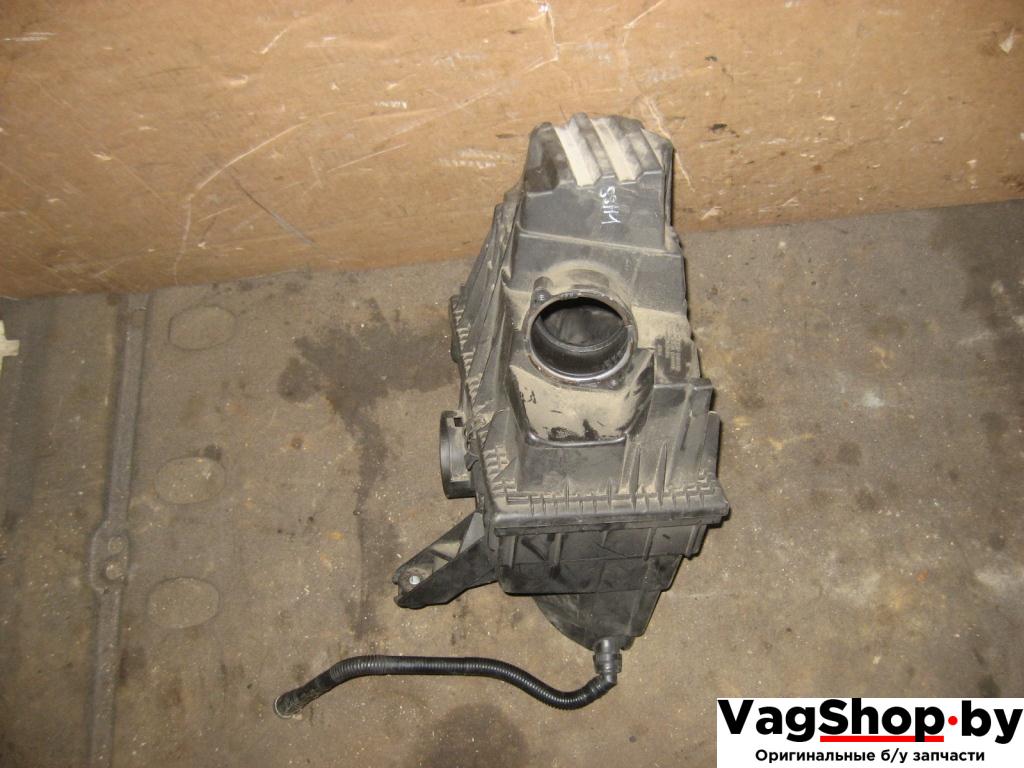 корпус воздушного фильтра Volkswagen Transporter T5 2007, 2.5 л., TDi, BNZ, дизель, АКПП, красный, передний привод, 7H0129607L - фото №1