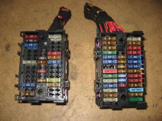 блок предохранителей Volkswagen Caravelle 5 2006, 2.5 л., TDi, AXD, дизель, МКПП, красный, минивэн, передний привод, 7H0937617