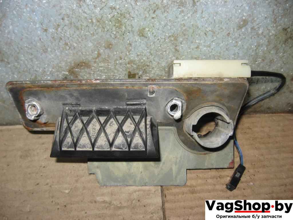 ручка открывания багажника Volkswagen Caravelle 5 2006, 2.5 л., TDi, AXD, дизель, МКПП, красный, минивэн, передний привод, 7H0827565G - фото №1