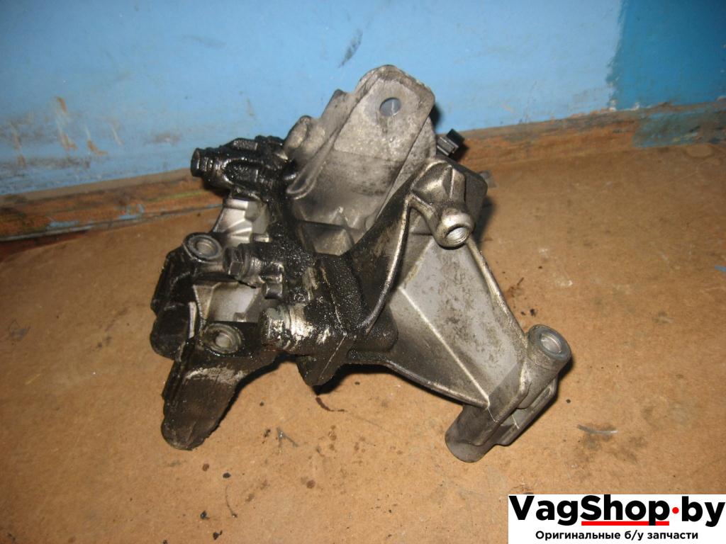 кронштейн двигателя Volkswagen Transporter T5 2007, 2.5 л., TDi, BNZ, дизель, АКПП, красный, передний привод, 070199343A, 070199343B - фото №1