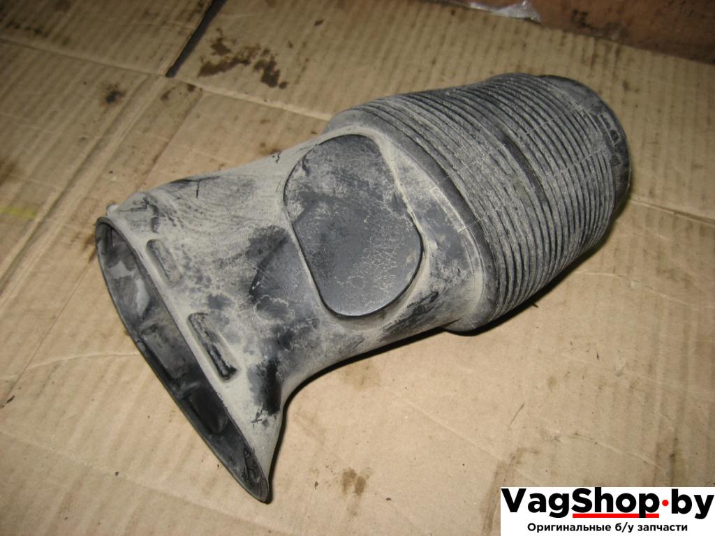 воздухозаборник Volkswagen Caravelle 5 2006, 2.5 л., TDi, AXD, дизель, МКПП, красный, минивэн, передний привод, 7H0129647B - фото №1