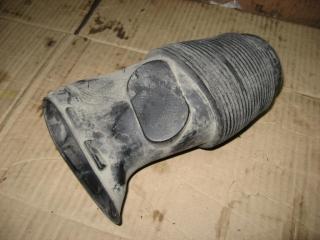 воздухозаборник Volkswagen Caravelle 5 2006, 2.5 л., TDi, AXD, дизель, МКПП, красный, минивэн, передний привод, 7H0129647B