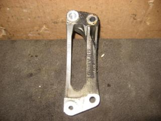 кронштейн компрессора кондиционера Volkswagen Caravelle 5 2006, 2.5 л., TDi, AXD, дизель, МКПП, красный, минивэн, передний привод, 070260885A