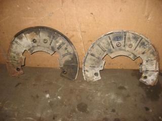 защитный кожух тормозного механизма Volkswagen Touareg 1 поколение [рестайлинг] 2008, 3.0 л., TDi, CAS, дизель, АКПП, черный, внедорожник 5 дв., полный привод, 7L0615311B