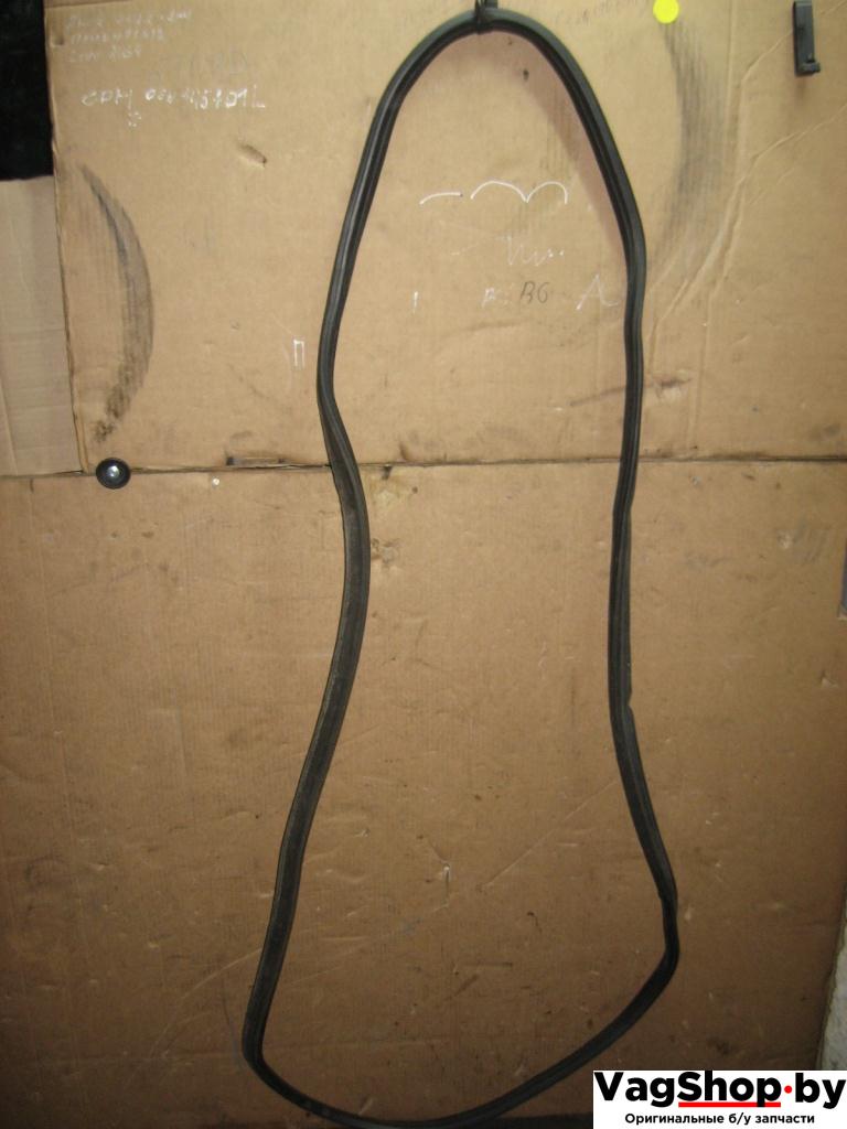 уплотнитель Volkswagen Touareg 1 поколение 2004, 4.2 л., i, AXQ, бензин, АКПП, белый, внедорожник 5 дв., полный привод, 7L6827705H - фото №1