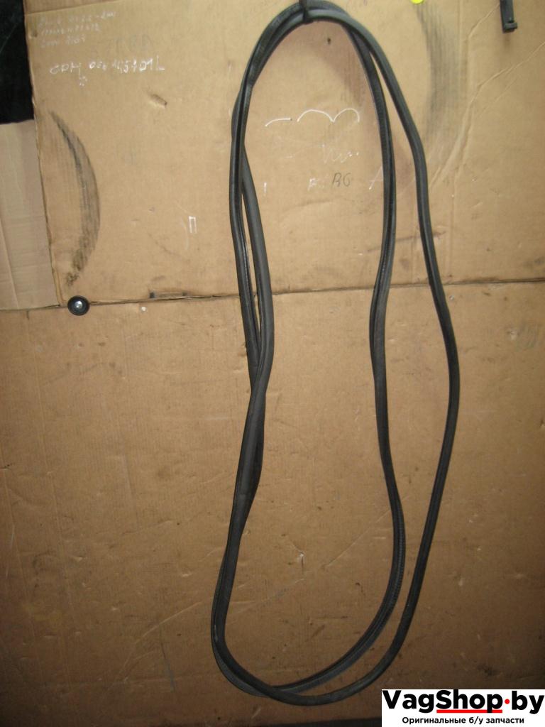 уплотнитель Volkswagen Touareg 1 поколение 2004, 4.2 л., i, AXQ, бензин, АКПП, белый, внедорожник 5 дв., полный привод, 7L0867367A - фото №1