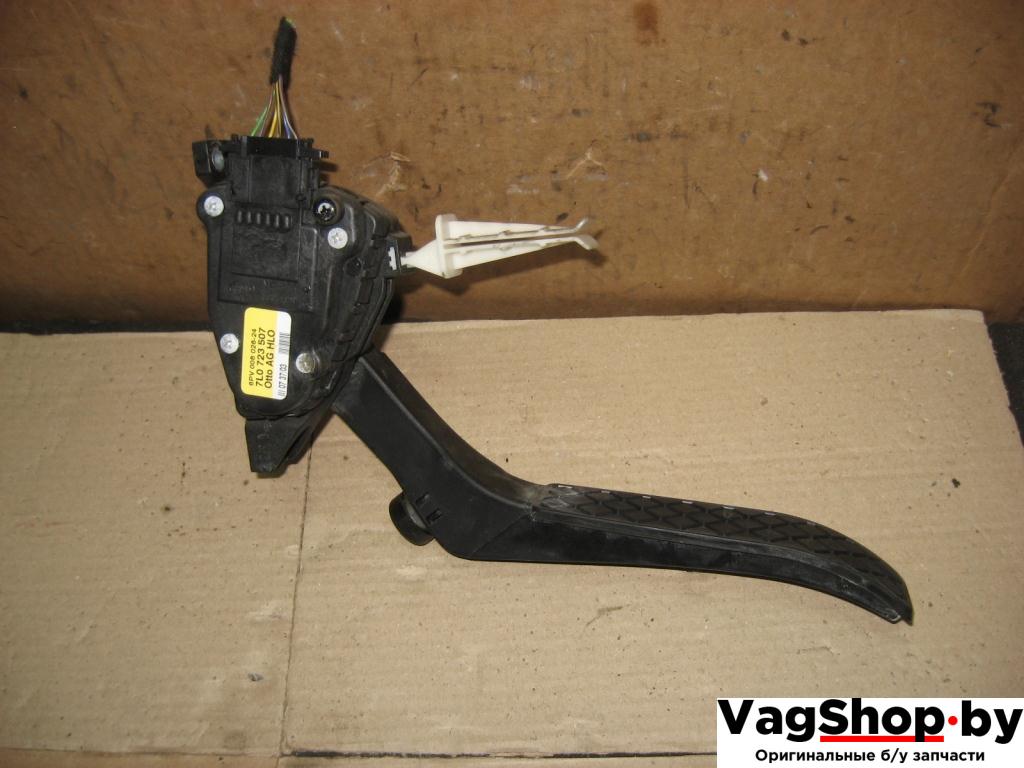 педаль Volkswagen Touareg 1 поколение 2004, 4.2 л., i, AXQ, бензин, АКПП, белый, внедорожник 5 дв., полный привод, 7L0723507 - фото №1