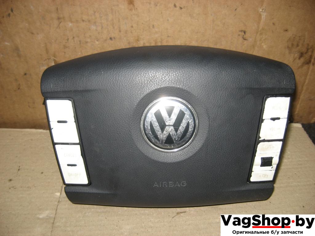 подушка безопасности водителя Volkswagen Touareg 1 поколение 2004, 4.2 л., i, AXQ, бензин, АКПП, белый, внедорожник 5 дв., полный привод, 7L6880201CP - фото №1
