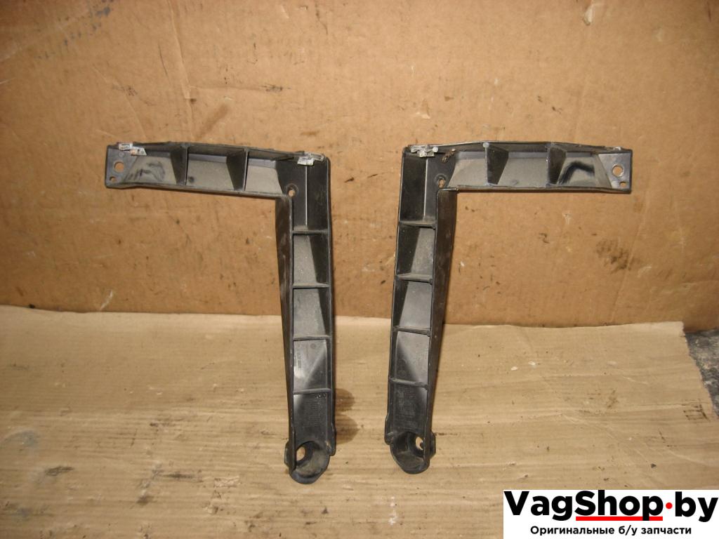 Крепление бампера заднего Volkswagen Touareg 1 поколение 2004, 4.2 л., i, AXQ, бензин, АКПП, белый, внедорожник 5 дв., полный привод, 7L6807861, 7L6807862 - фото №1