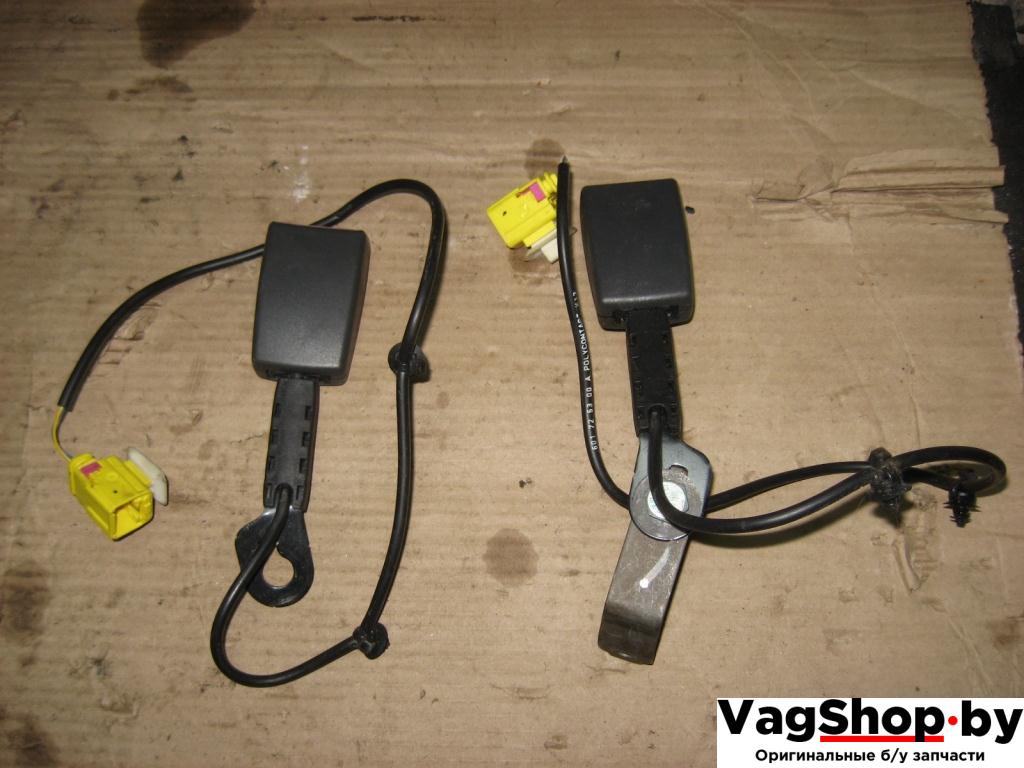 замок ремня безопасности Volkswagen Touareg 1 поколение 2004, 4.2 л., i, AXQ, бензин, АКПП, белый, внедорожник 5 дв., полный привод, 7L0857777C, 7L0857778C - фото №1