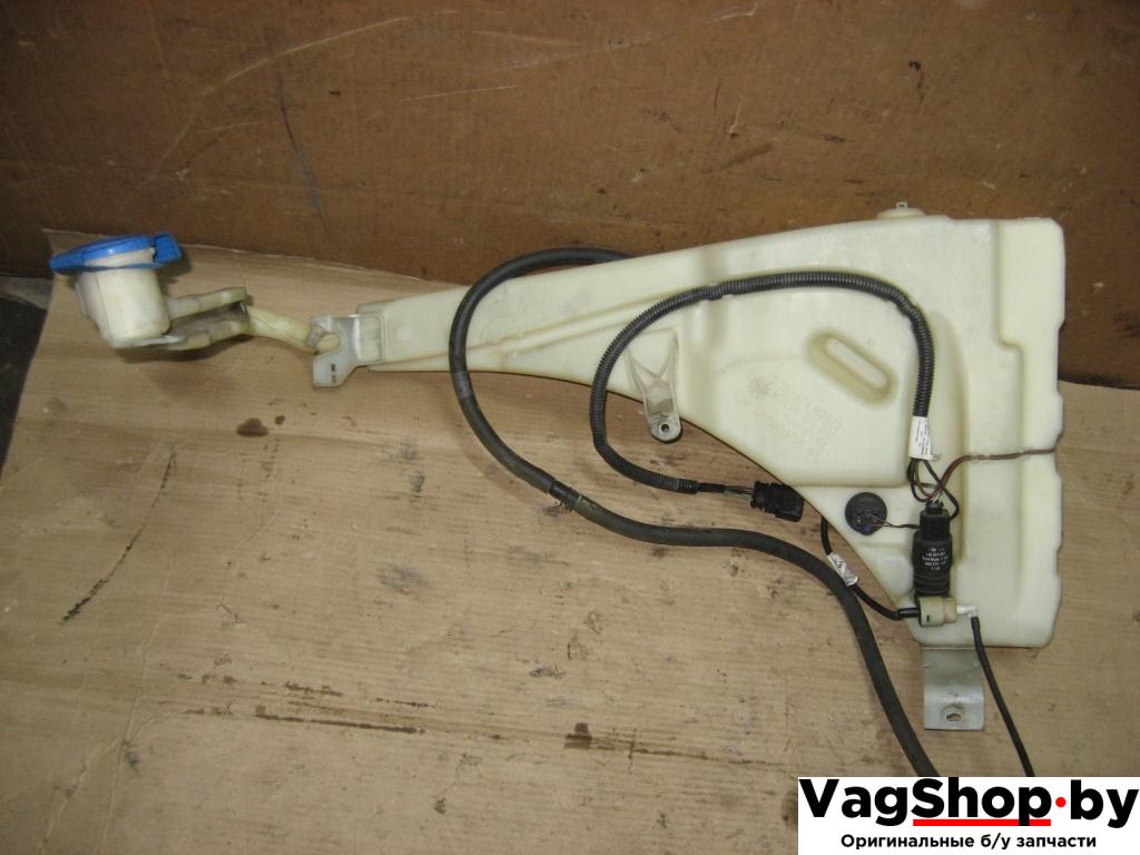 бачок омывателя Volkswagen Touareg 1 поколение 2004, 4.2 л., i, AXQ, бензин, АКПП, белый, внедорожник 5 дв., полный привод, 7L0955453D - фото №1