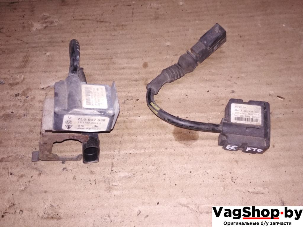 датчик ускорения Volkswagen Touareg 1 поколение 2004, 4.2 л., i, AXQ, бензин, АКПП, белый, внедорожник 5 дв., полный привод, 7L0907639 - фото №1