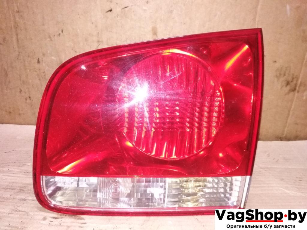 фонарь крышки багажника правый Volkswagen Touareg 1 поколение 2004, 4.2 л., i, AXQ, бензин, АКПП, белый, внедорожник 5 дв., полный привод, 7L6945094H - фото №1