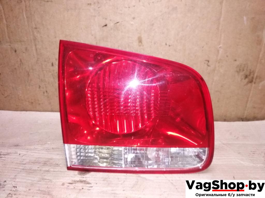фонарь крышки багажника левый Volkswagen Touareg 1 поколение 2004, 4.2 л., i, AXQ, бензин, АКПП, белый, внедорожник 5 дв., полный привод, 7L6945093J - фото №1