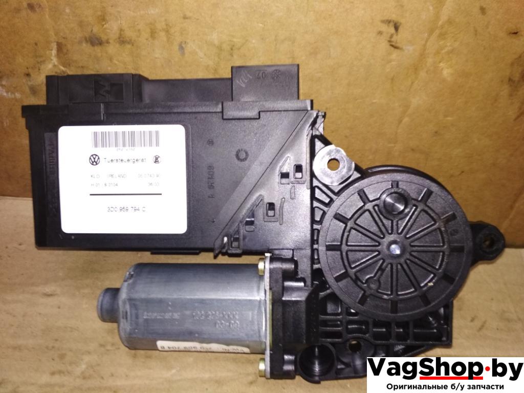 моторчик стеклоподъемника задний правый Volkswagen Touareg 1 поколение 2004, 4.2 л., i, AXQ, бензин, АКПП, белый, внедорожник 5 дв., полный привод, 7L0959704B, 3D0959794C - фото №1