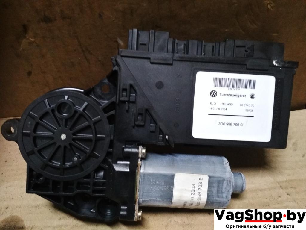 моторчик стеклоподъемника задний левый Volkswagen Touareg 1 поколение 2004, 4.2 л., i, AXQ, бензин, АКПП, белый, внедорожник 5 дв., полный привод, 7L0959703B, 3D0959795C - фото №1