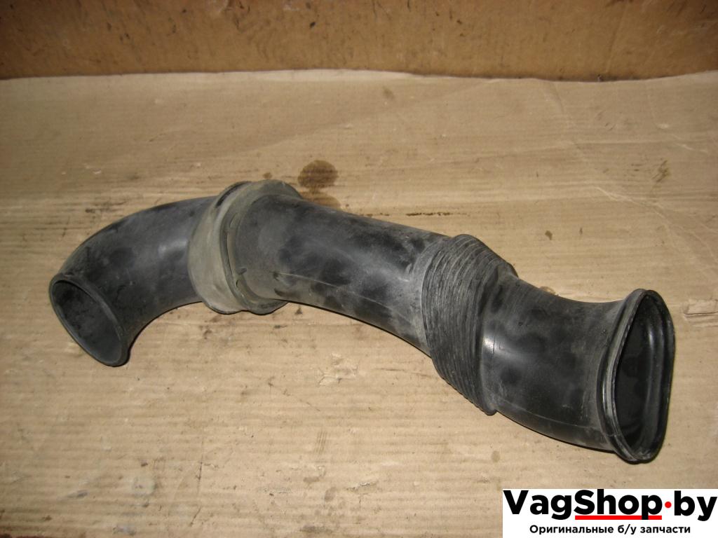 патрубок воздушного фильтра Volkswagen Touareg 1 поколение 2004, 4.2 л., i, AXQ, бензин, АКПП, белый, внедорожник 5 дв., полный привод, 7L6128752A, 7L6129752A - фото №1