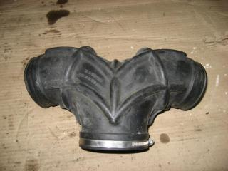 воздуховод Volkswagen Touareg 1 поколение 2004, 4.2 л., i, AXQ, бензин, АКПП, белый, внедорожник 5 дв., полный привод, 7L6129627