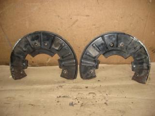 защитный кожух тормозного механизма Volkswagen Touareg 1 поколение 2004, 4.2 л., i, AXQ, бензин, АКПП, белый, внедорожник 5 дв., полный привод, 7L0615311B