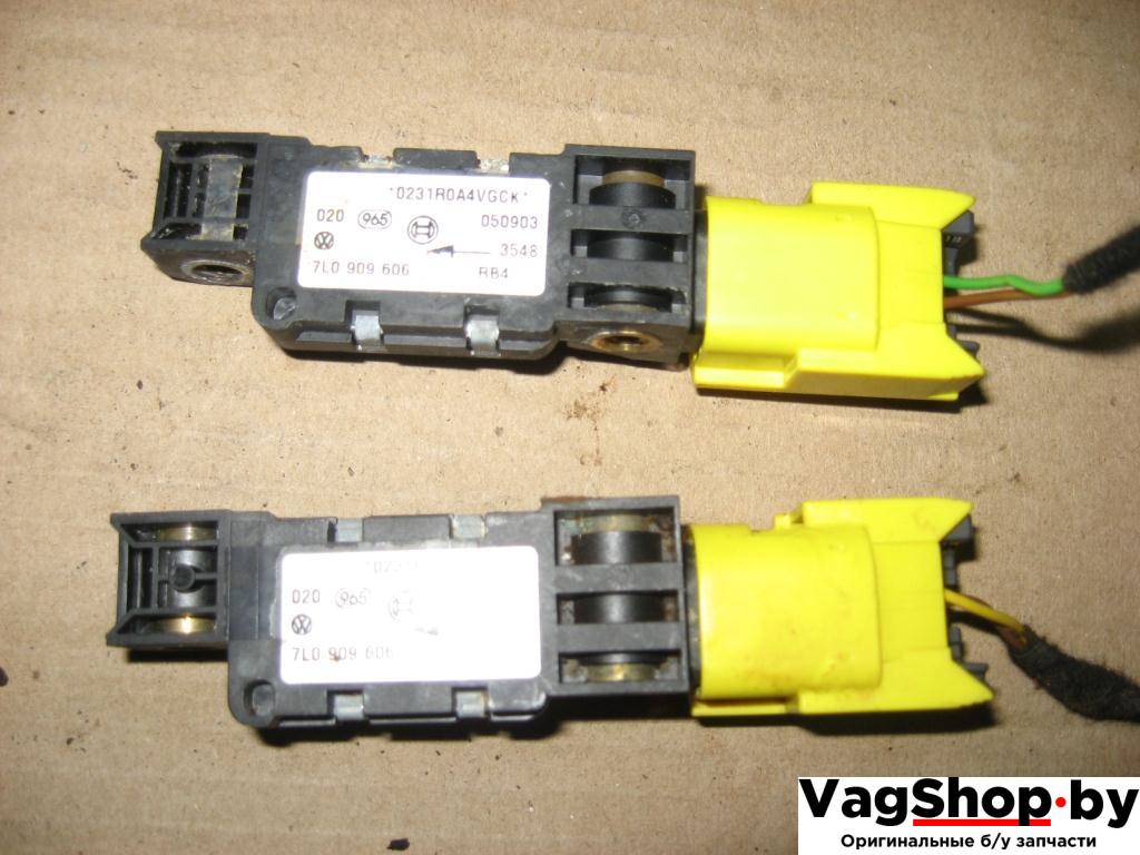 датчик удара Volkswagen Touareg 1 поколение 2004, 4.2 л., i, AXQ, бензин, АКПП, белый, внедорожник 5 дв., полный привод, 7L0909606 - фото №1