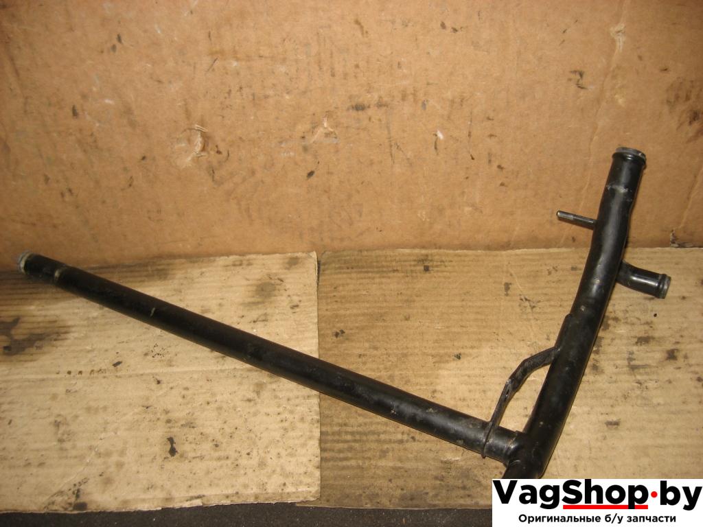 трубка охлаждающей жидкости Volkswagen Touareg 1 поколение 2004, 4.2 л., i, AXQ, бензин, АКПП, белый, внедорожник 5 дв., полный привод, 077121065AC - фото №1