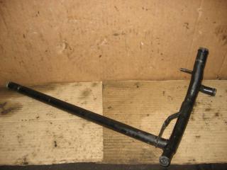 трубка охлаждающей жидкости Volkswagen Touareg 1 поколение 2004, 4.2 л., i, AXQ, бензин, АКПП, белый, внедорожник 5 дв., полный привод, 077121065AC